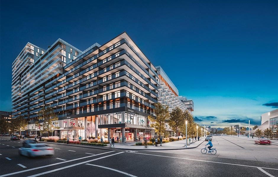 Vue de nuit du projet immobilier Espace Montmorency à Laval avec commerces et appartements modernes