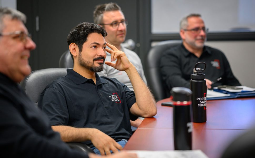 Portes Saint-Michel management team meeting for door project planning